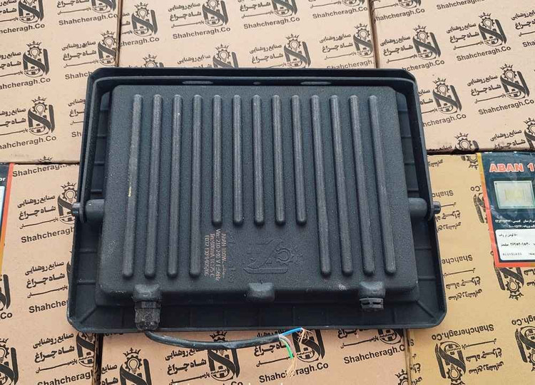 پروژکتور ال ای دی 100 وات شاهچراغ مدل آبان